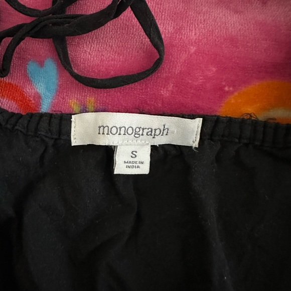 Beautiful statement top - Picture 3 of 4